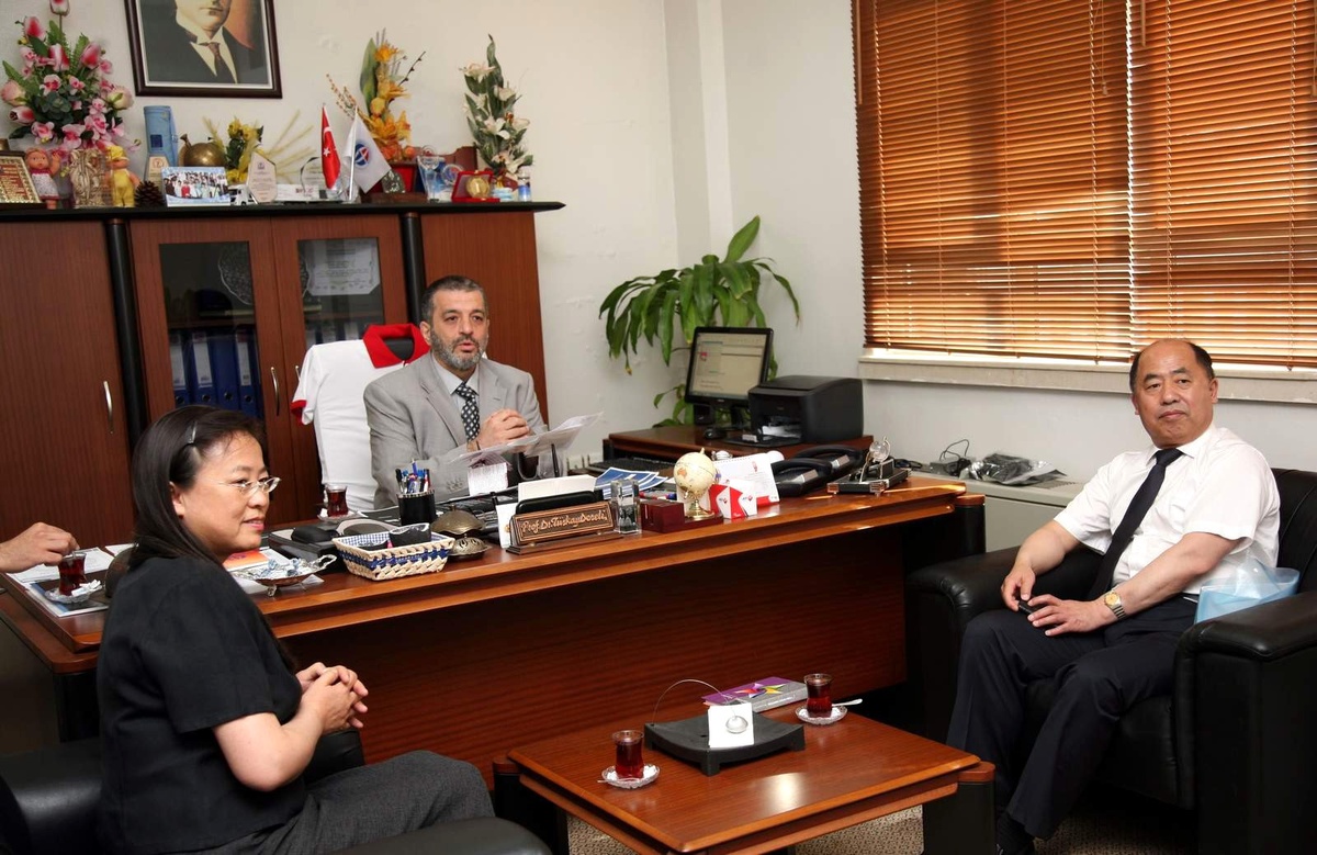 Mevlana ile Konfüçyüs Gaziantep Üniversitesi\'nde Buluşuyor