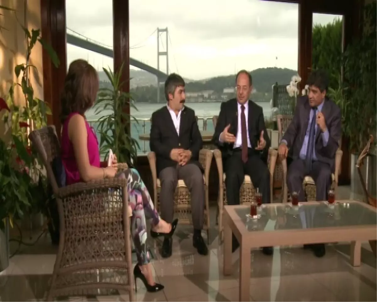 Milletvekili Akdağ ve Sanatçı Erkal, Aynur Tartan\'la \'Burada Hayat Var\' Programının Konuğu Oldu