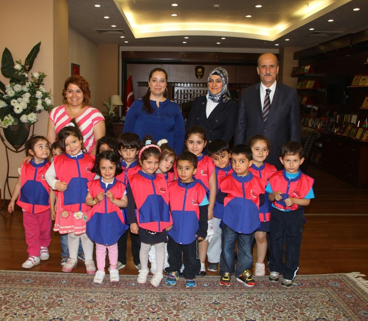 Minik Öğrencilerden Başkan Selmanoğlu\'na Ziyaret
