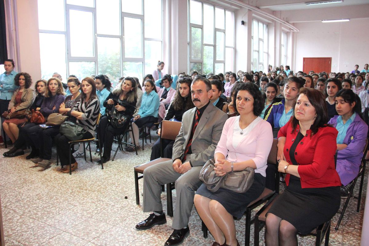 Öğrenciler Tarafından Yunus Emre Anıldı