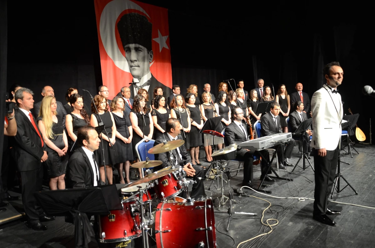 Öğretmenler Korosundan Türk Halk Müziği Konseri
