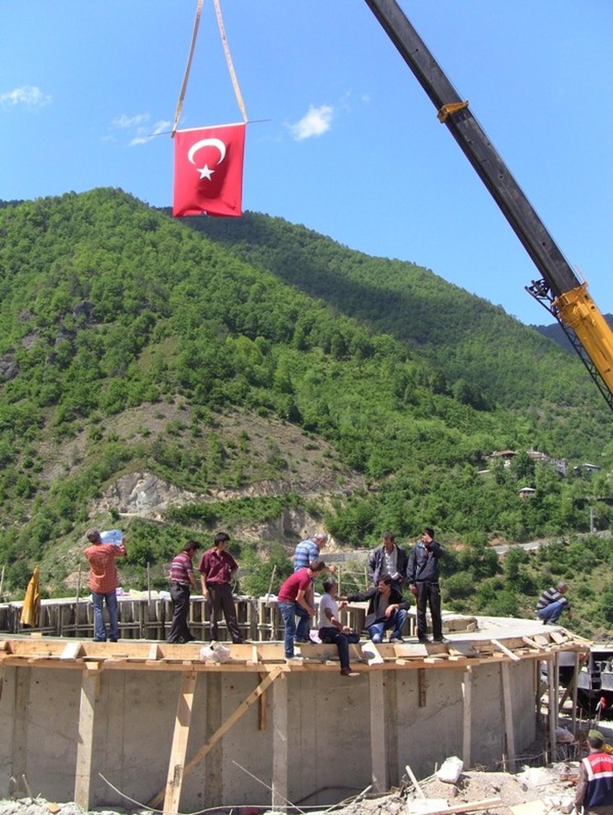 Parasızlıktan Bunalan Hes İşçilerinin İntihar Girişimi