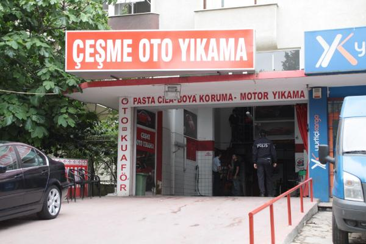 Patron İşçisini Bıçakladı