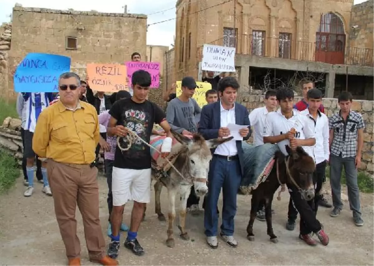 Rock Grubu Duman\'a Midyat\'ta Eşekli Protesto