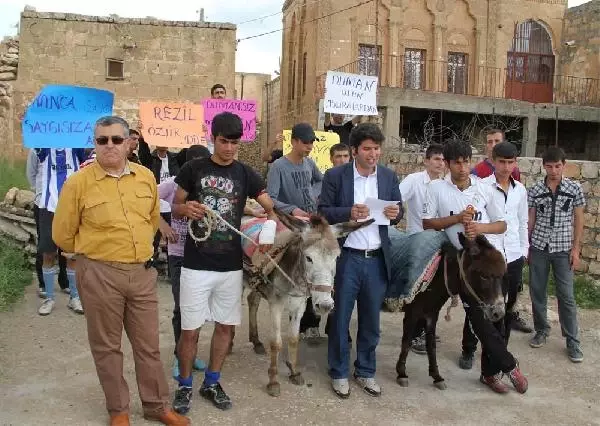 Rock Grubu Duman A Midyat Ta Esekli Protesto Son Dakika