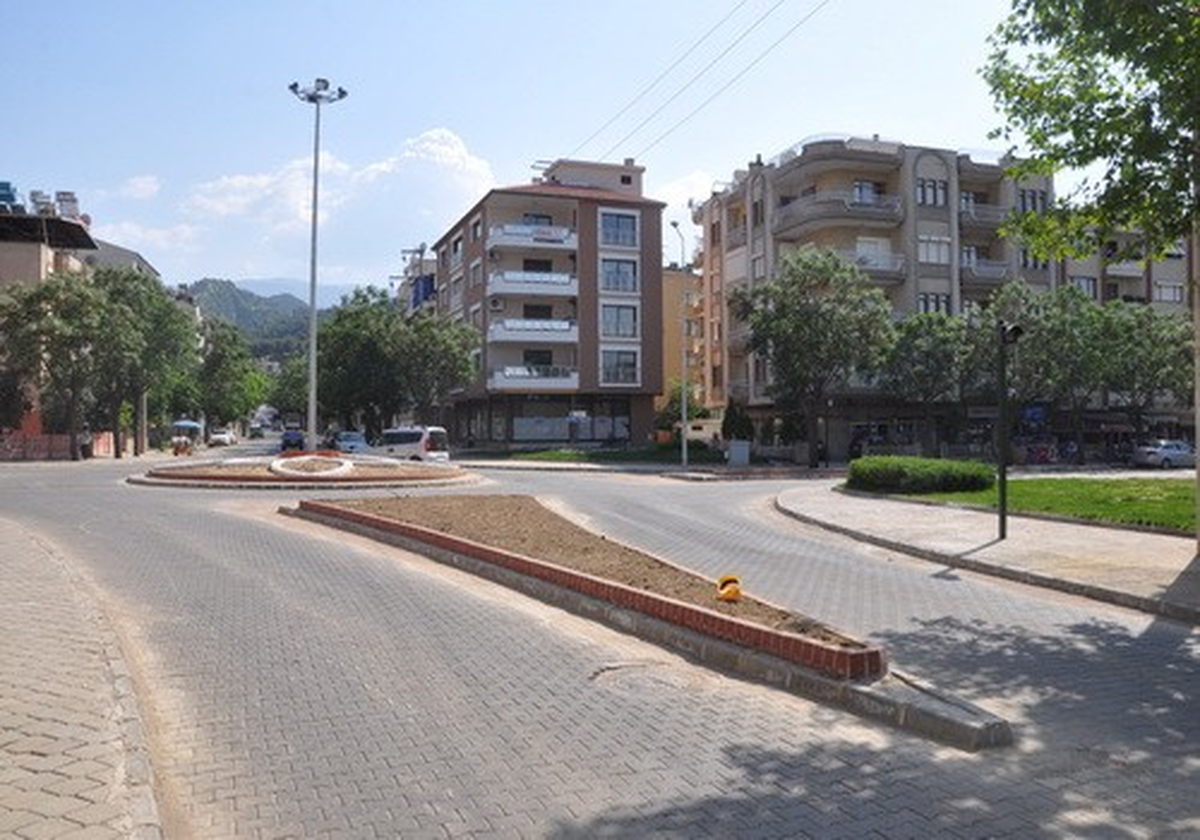 Salihli\'de Kavşak Düzenlemeleri Tamamlandı