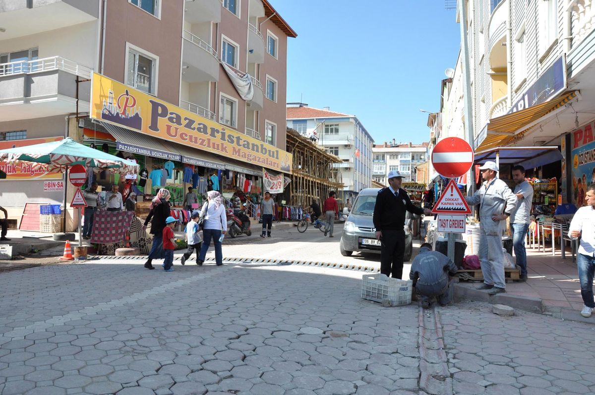 Sorgun\'da Tek Yön Caddelere Kapan Yerleştiriliyor
