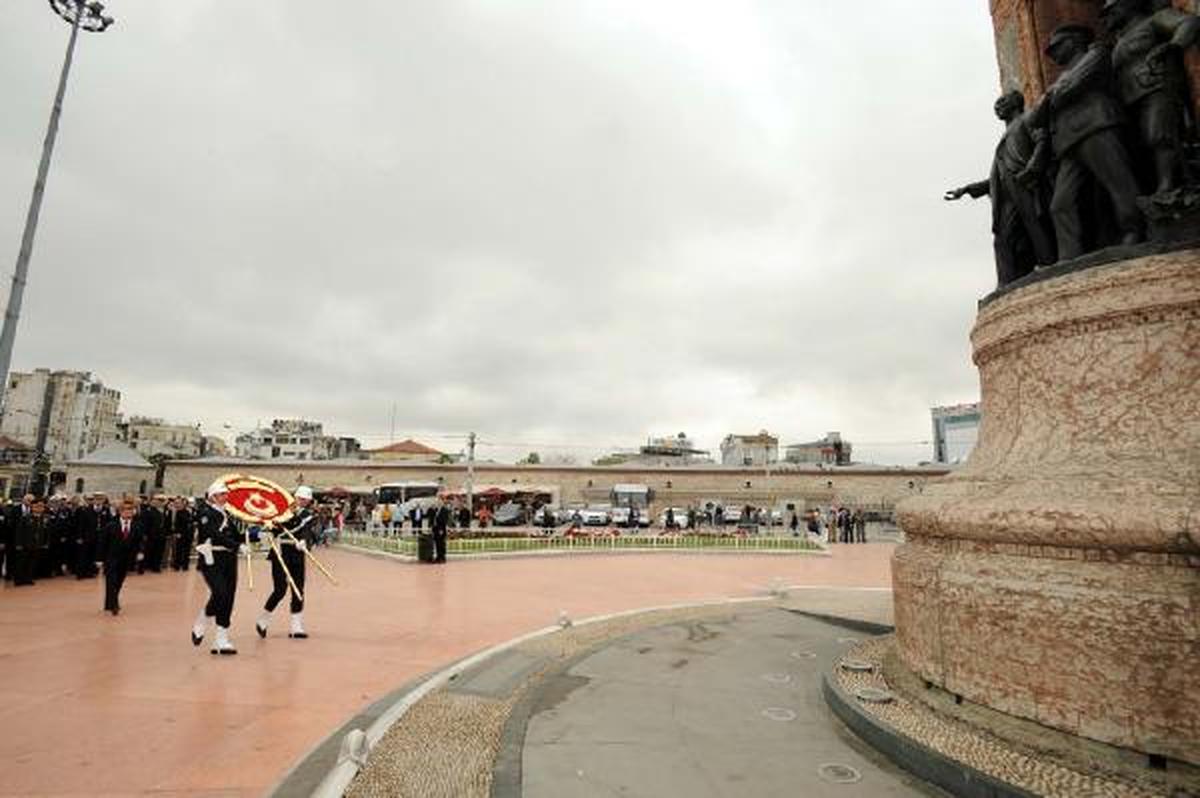 Taksim\'de Trafik Haftası Töreni