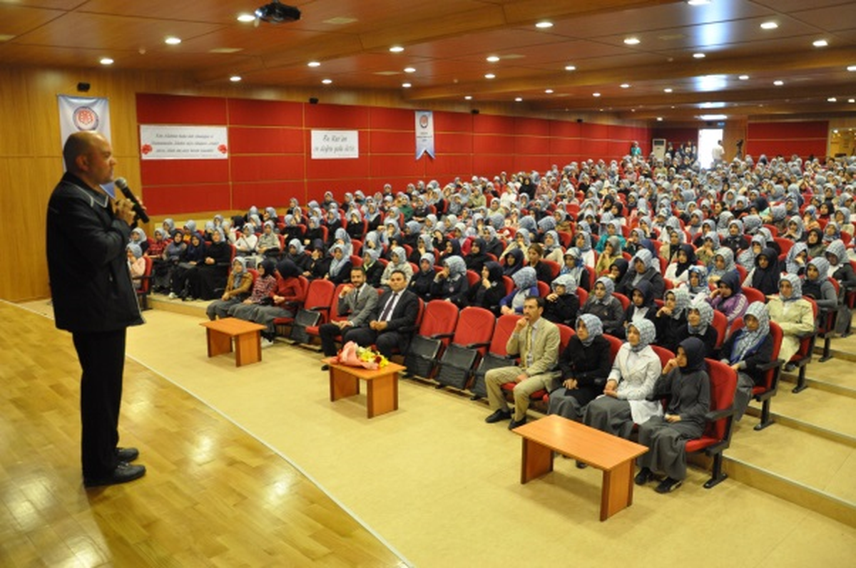 Talha Uğurluel Okurları ile Buluştu
