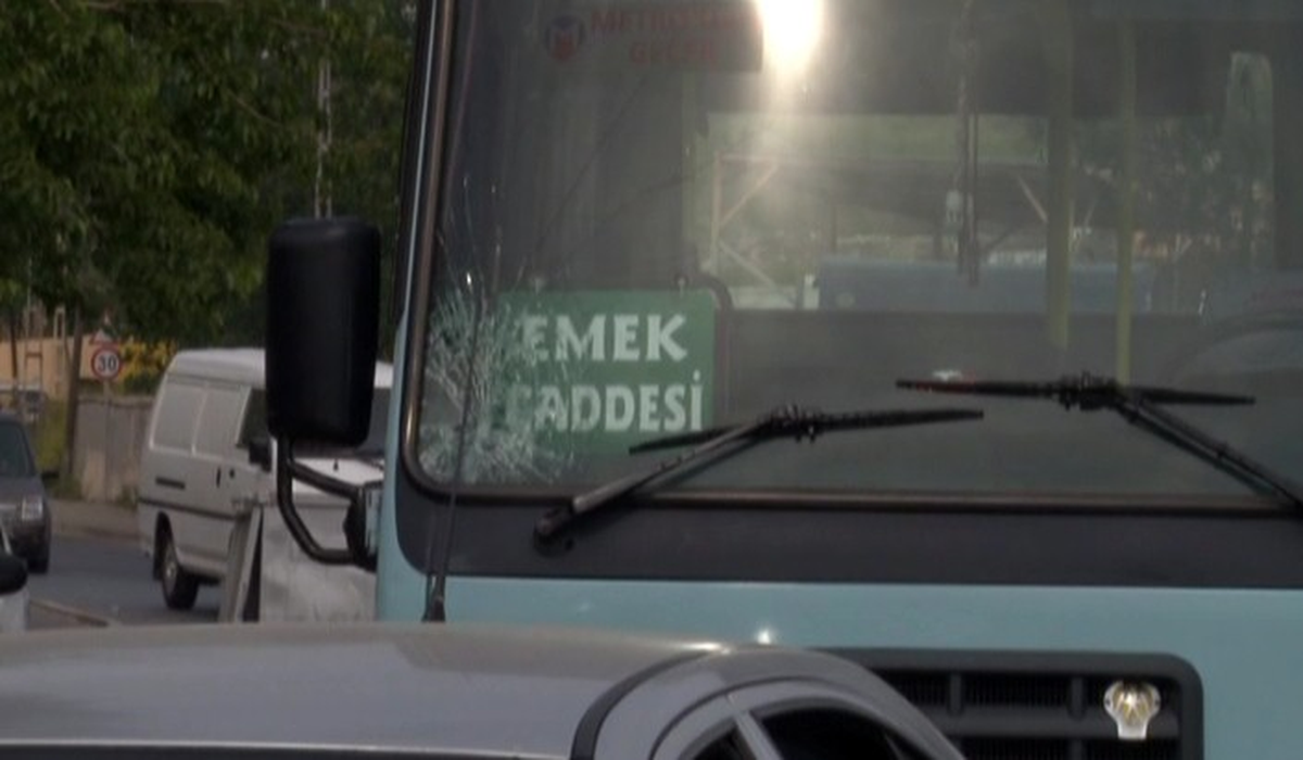 Ters Yöne Giren Minibüs 17 Yaşındaki Genci Hastanelik Etti