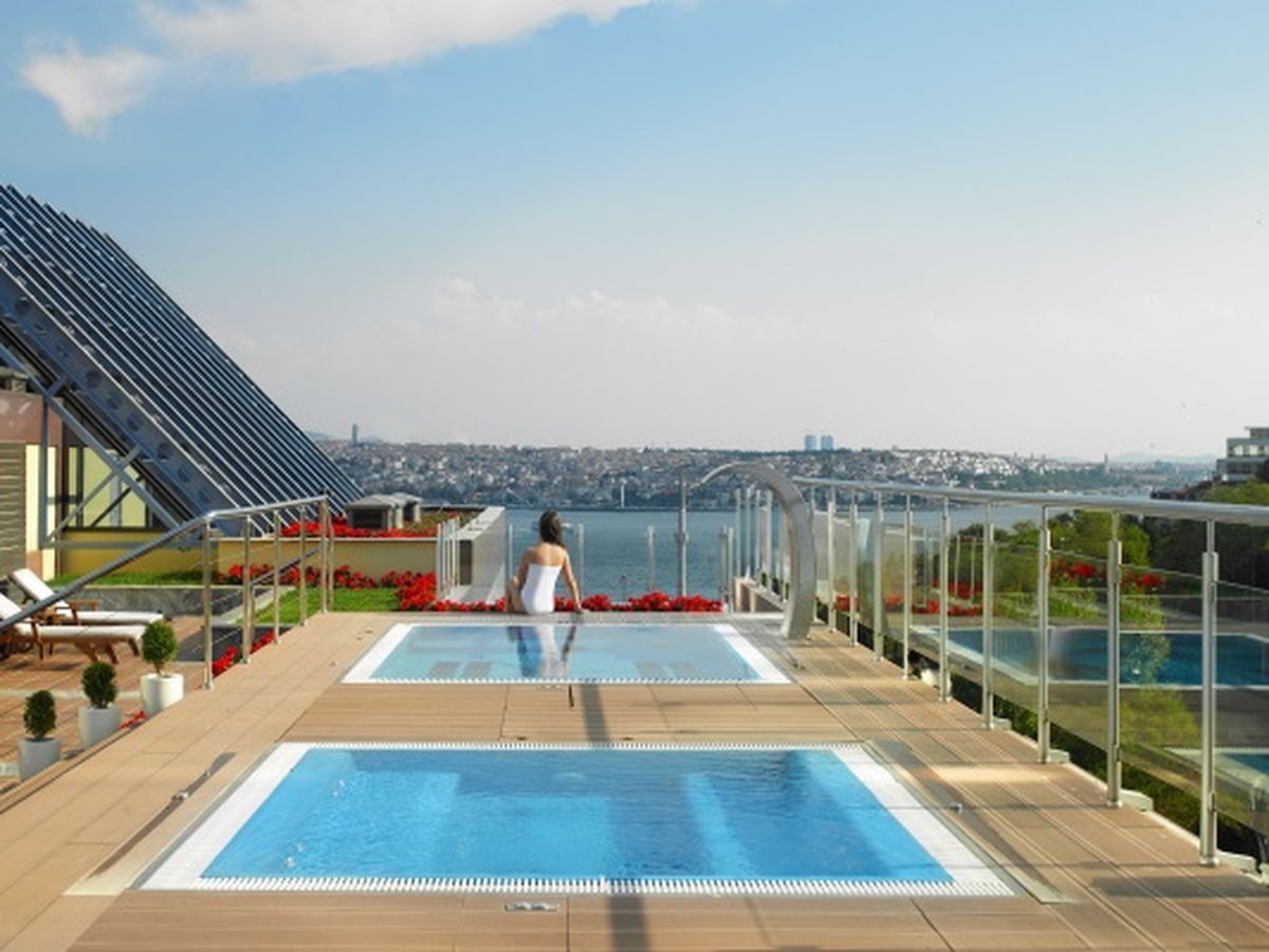 The Ritz-Carlton İstanbul\'da Açık Hava Spa