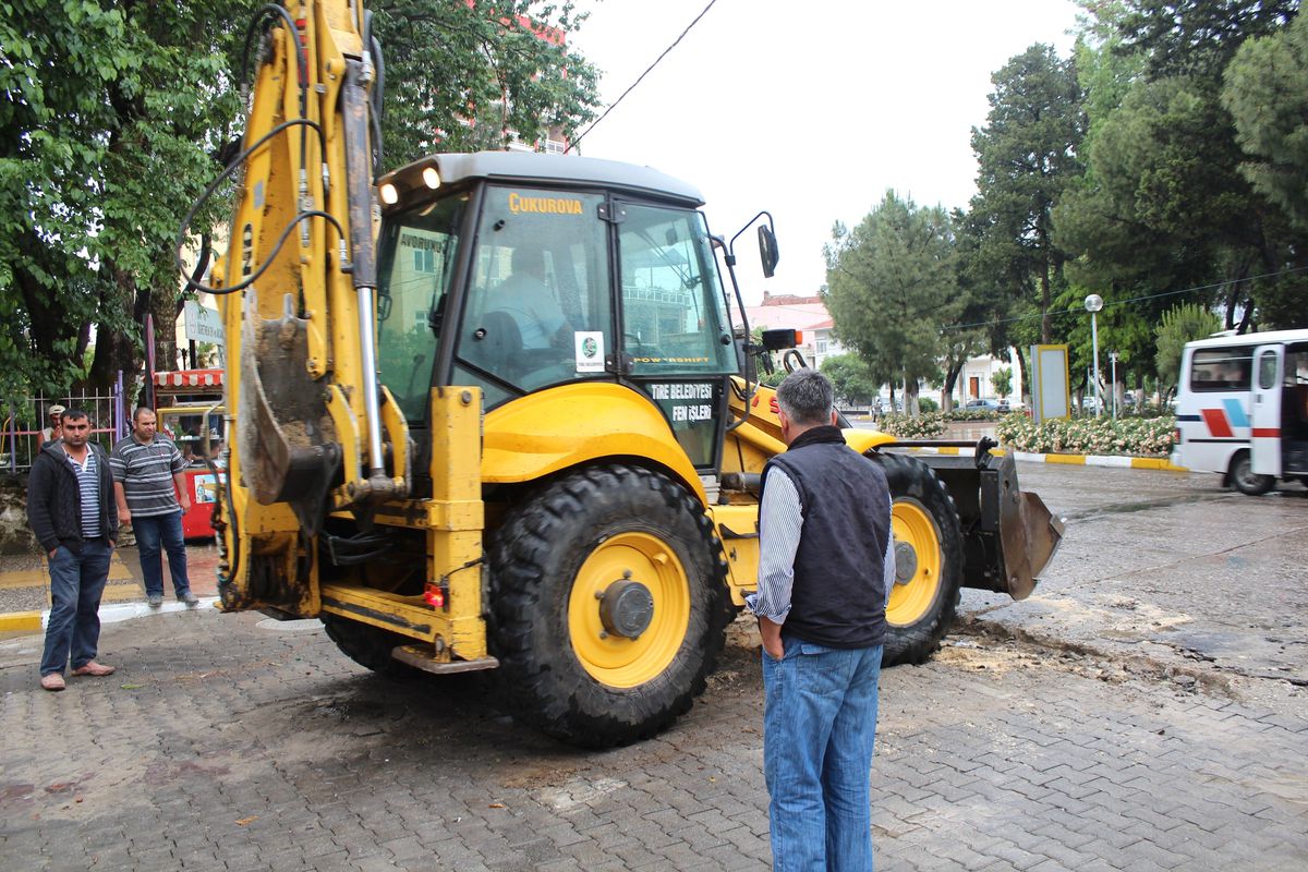 Tire\'de Mayıs Yağmuru Kenti Olumsuz Etkiledi