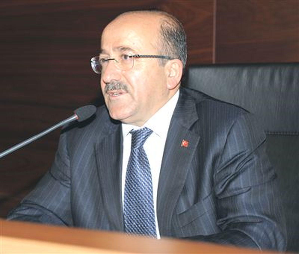 Trabzon\'da Temiz Futbol Anıtı Yarışma ile Belirlenecek