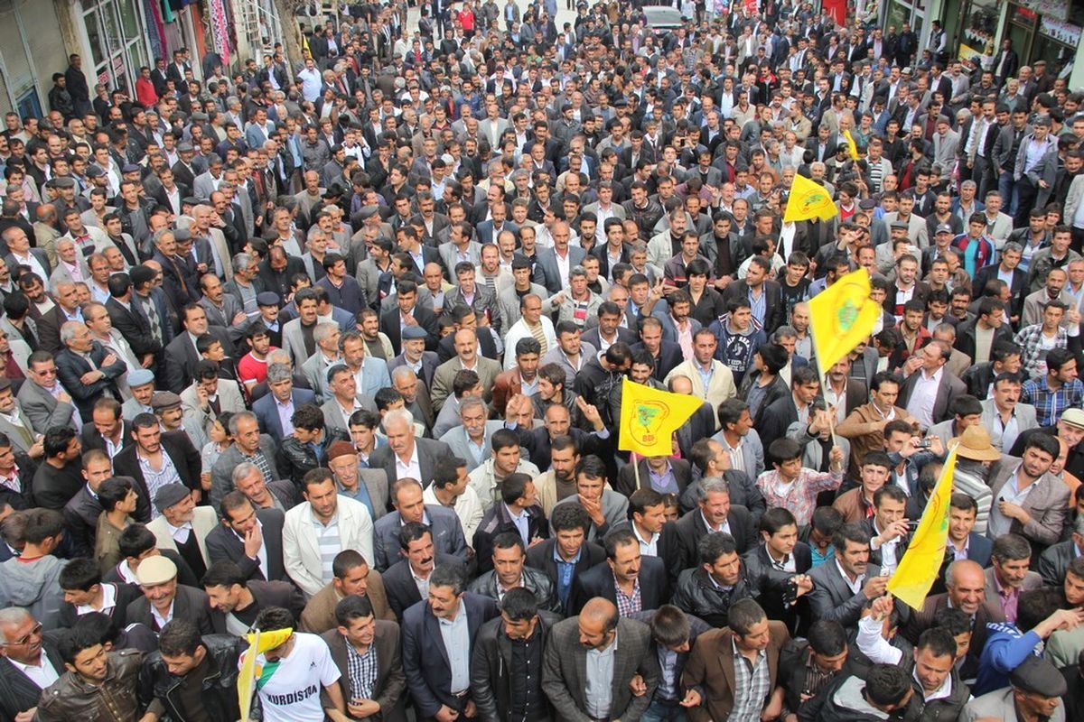 Tuğluk Başkale\'de Halka Seslendi