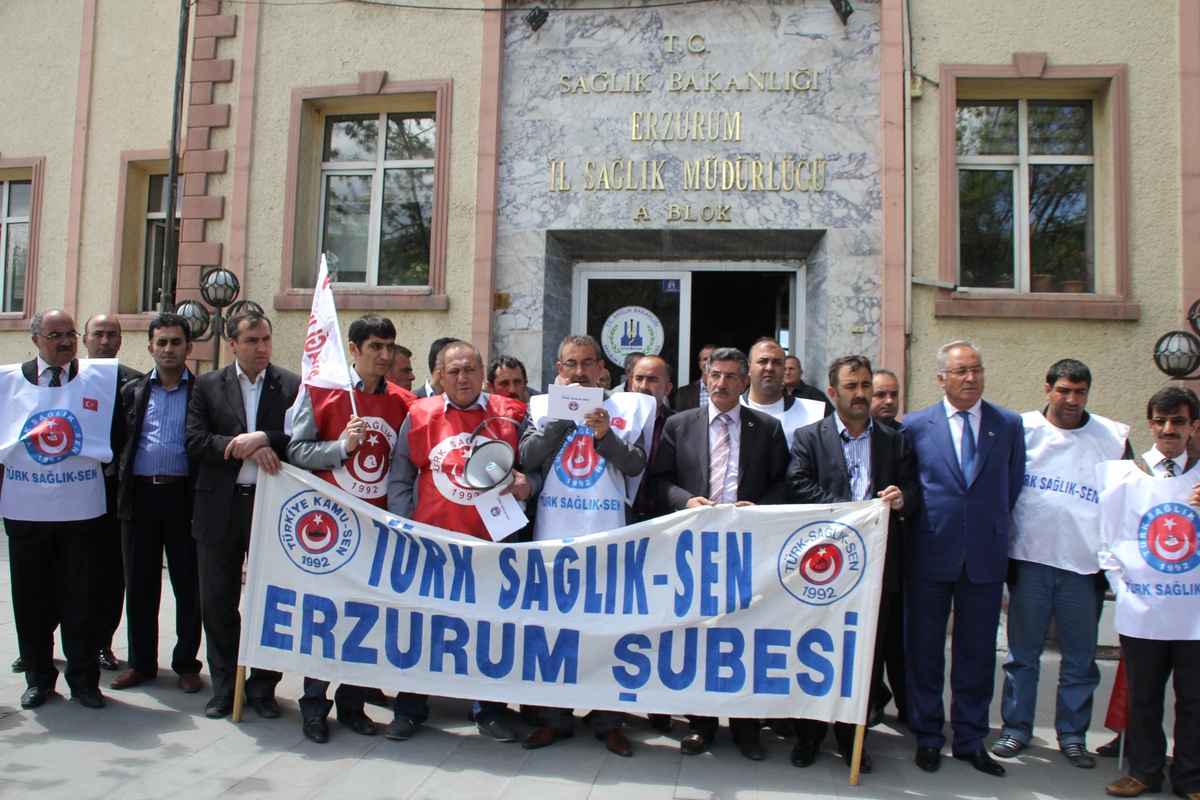 Türk Sağlık Sen Üyeleri, 'Kamburlardan Hizmeti Kurtarın' Dedi
