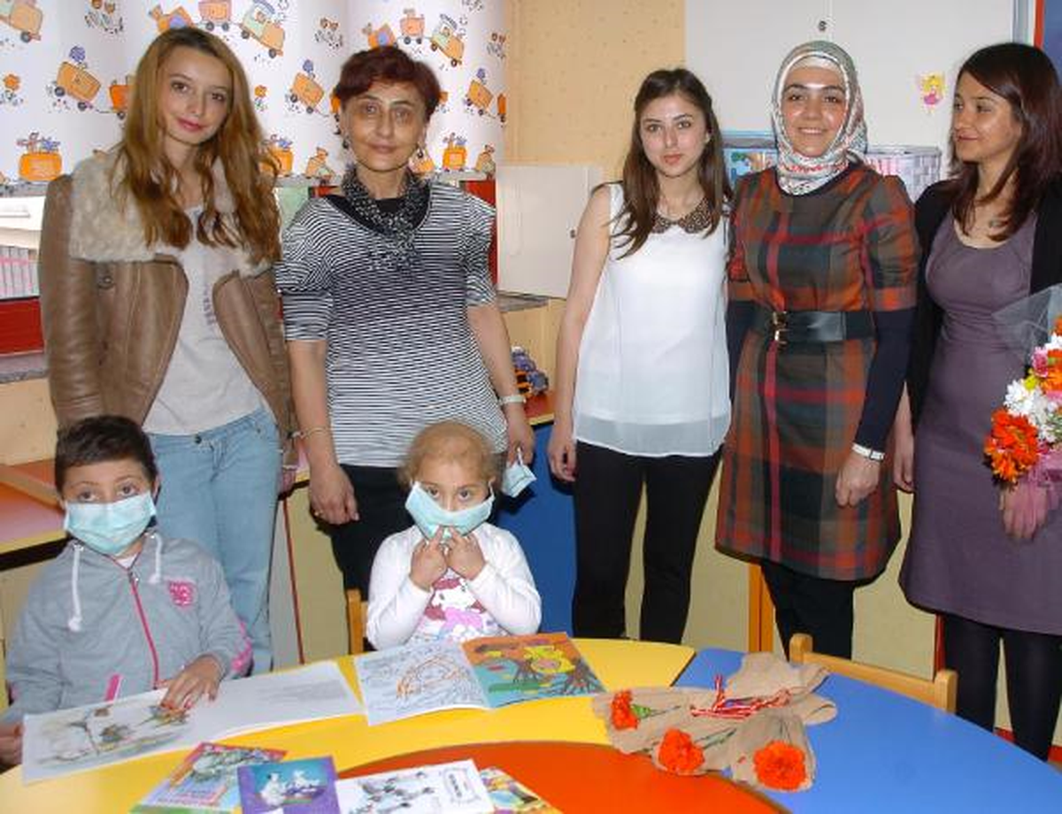 Öğrencilerden Kanserli Çocuklara Kütüphane