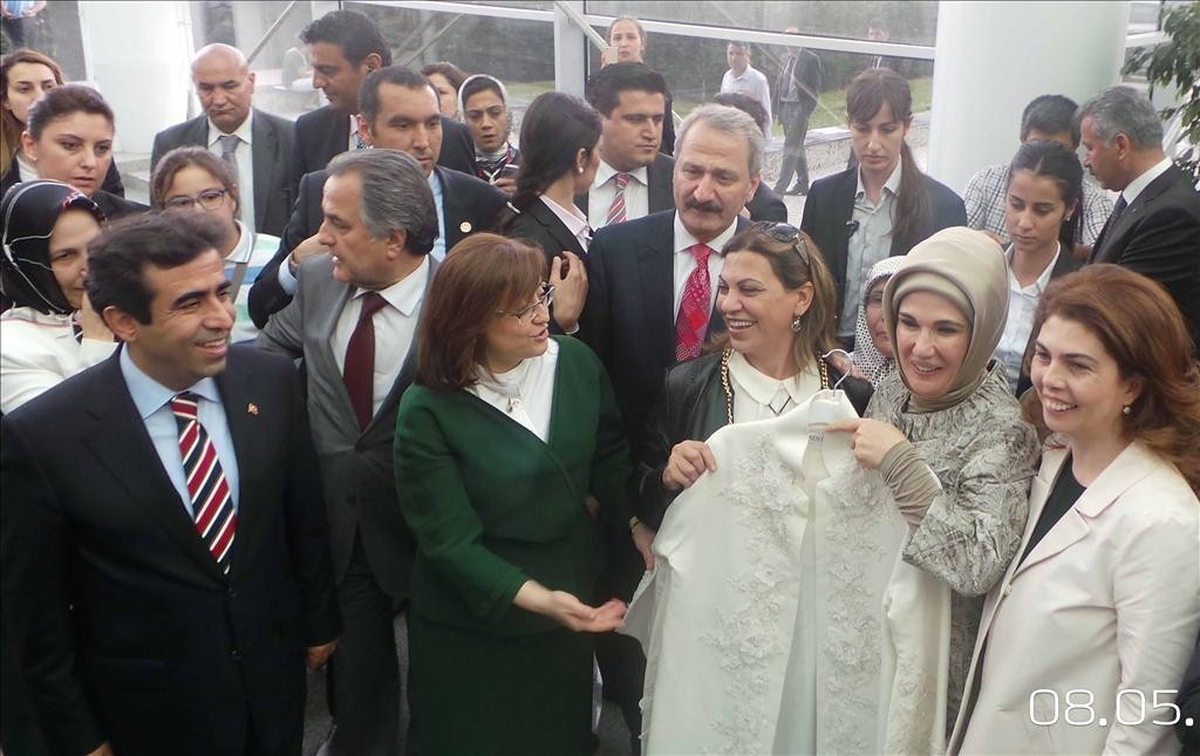 Vali Güzeloğlu, \'81 İl Kadın El Emeği Sergi\' Açılışına Katıldı