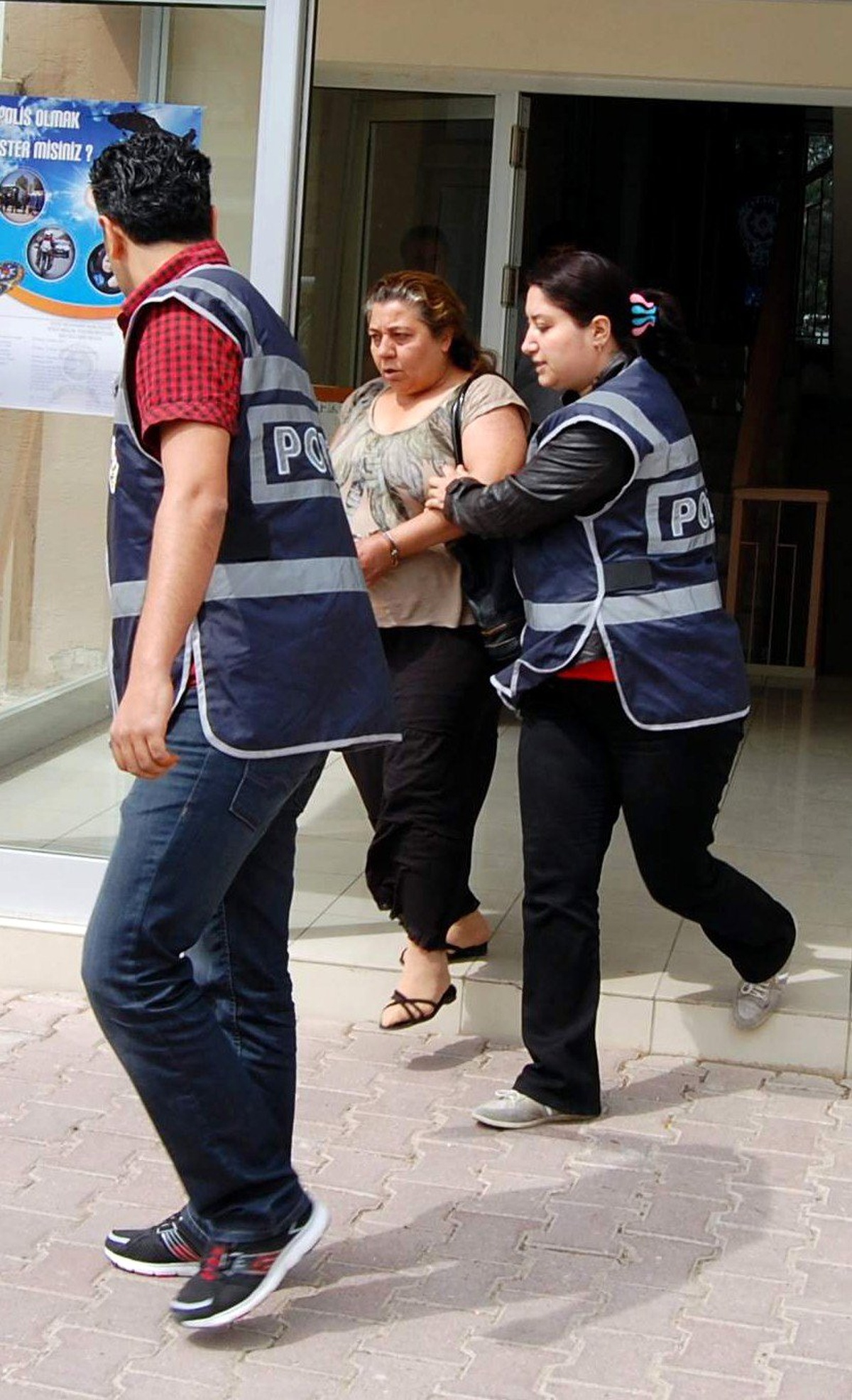 Yakalanan Hırsızlık Zanlısı Gazetecilere Küfürler Yağdırdı