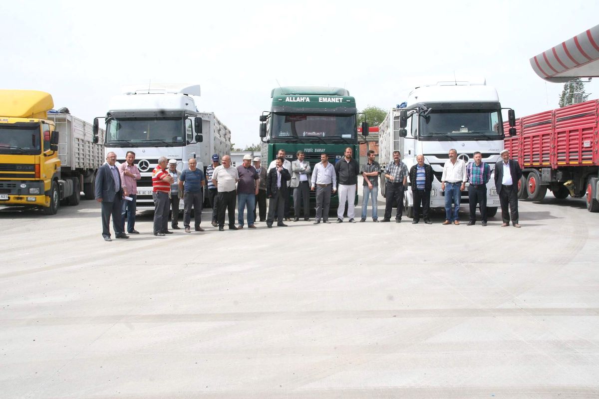 Yozgat Beldelerindeki Fabrikadan Yük Alamayan Nakliyeciler Eylem Yaptı