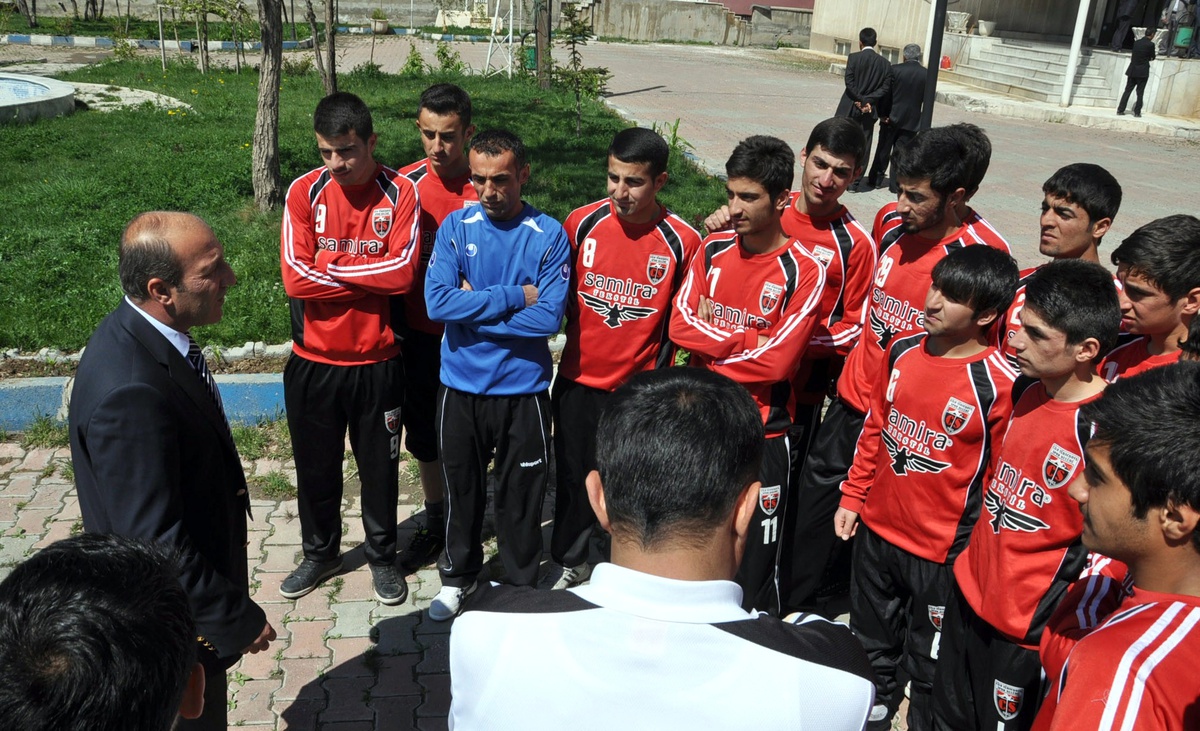 Yüksekova Belediyespor Grup Maçları İçin Van\'a Gitti