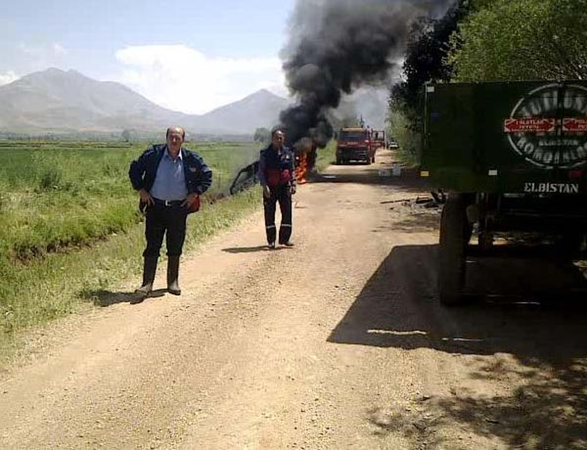 Afşinde Otomobil Alev Alev Yandı