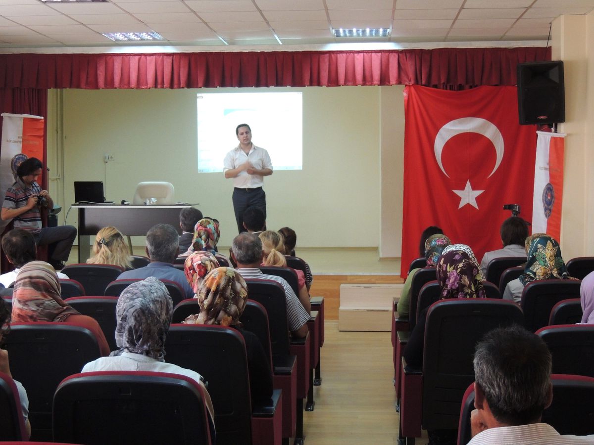 'Akran Baskısı ve Öğrencilerde Şiddet Eğiliminin Önlenmesi' Konulu Konferans