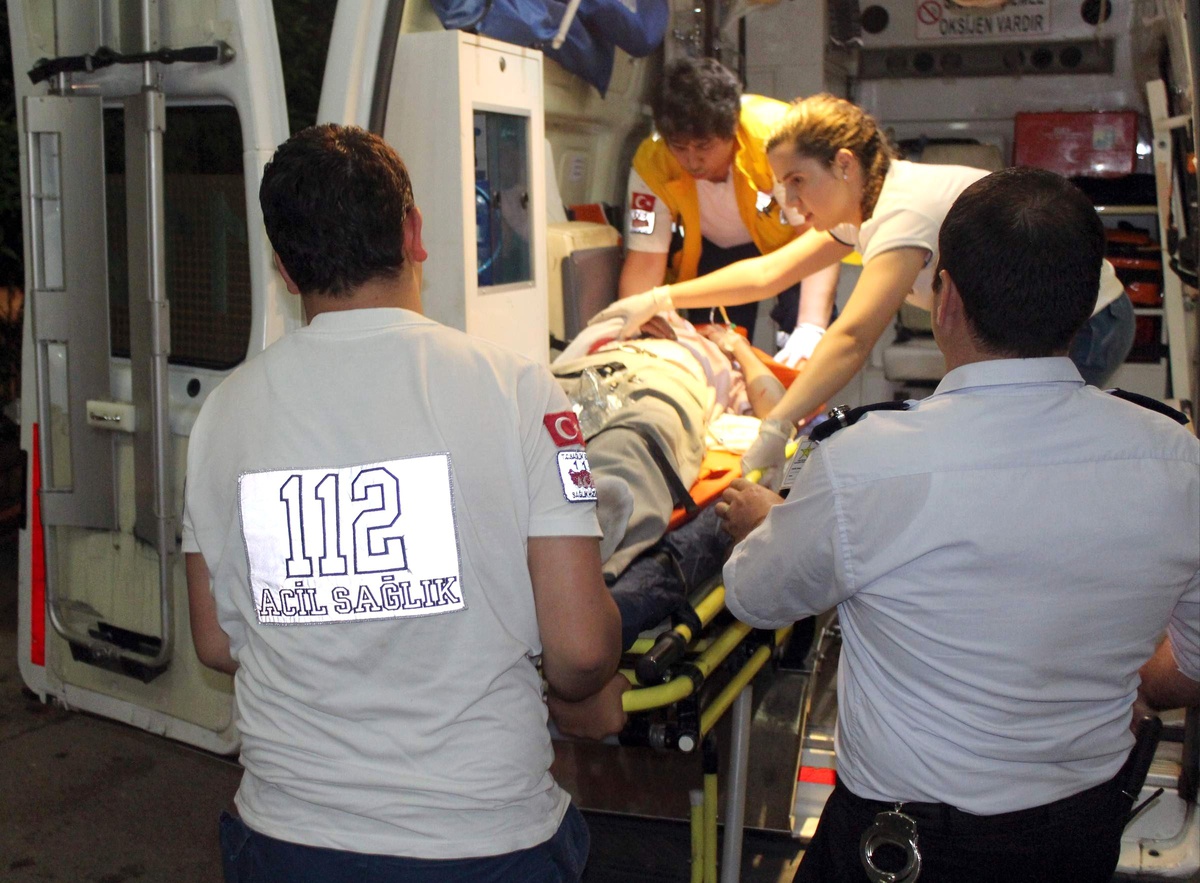 Alkollü Sürücü Duran Kamyona Çarptı; 1 Ağır Yaralı