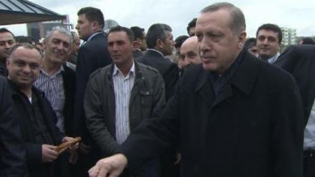 Başbakan Erdoğan Cuma Namazını Dolmabahçe\'de Kıldı