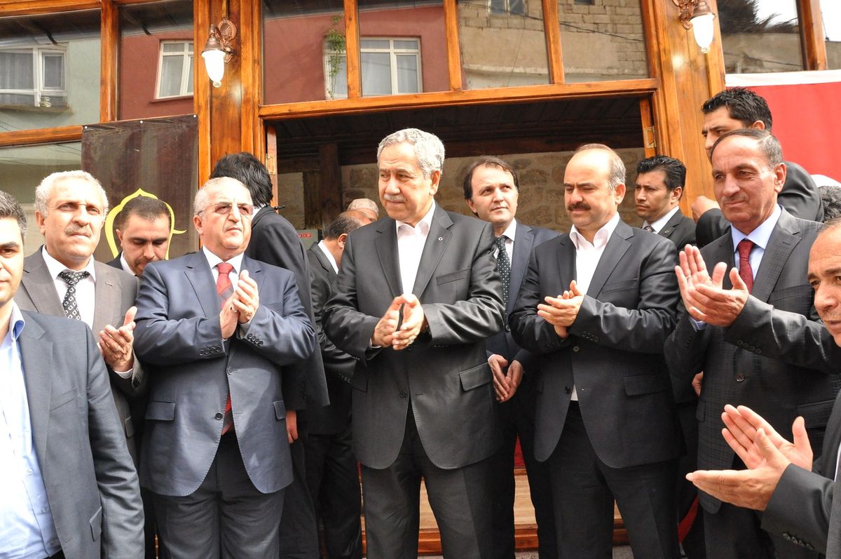 Başbakan Yardımcısı Arınç, Siirt\'te Cami Açılışına Katıldı