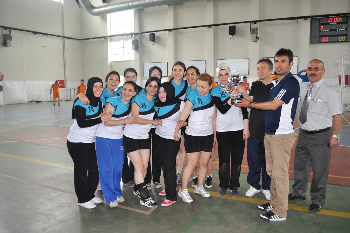 Bayanlar Voleybolda Şampiyon Akçakoca Myo Oldu