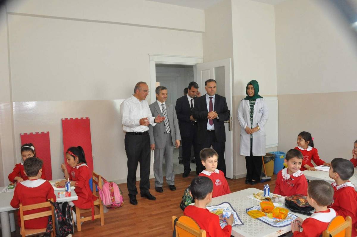 Bitlis Valisi ve Belediye Başkanı Şahinbey Belediyesi Sosyal Tesisleri Gezdi