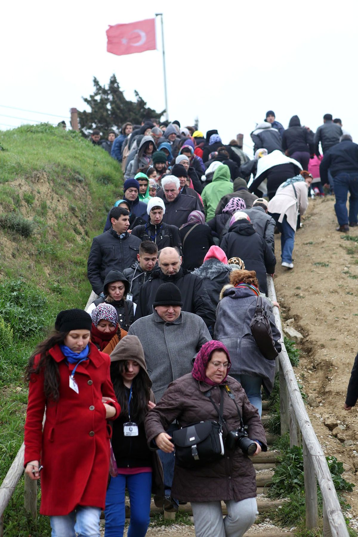 Bornovalı 11 Bin 500 Kadın Çanakkale Şehitliği\'ni Gördü