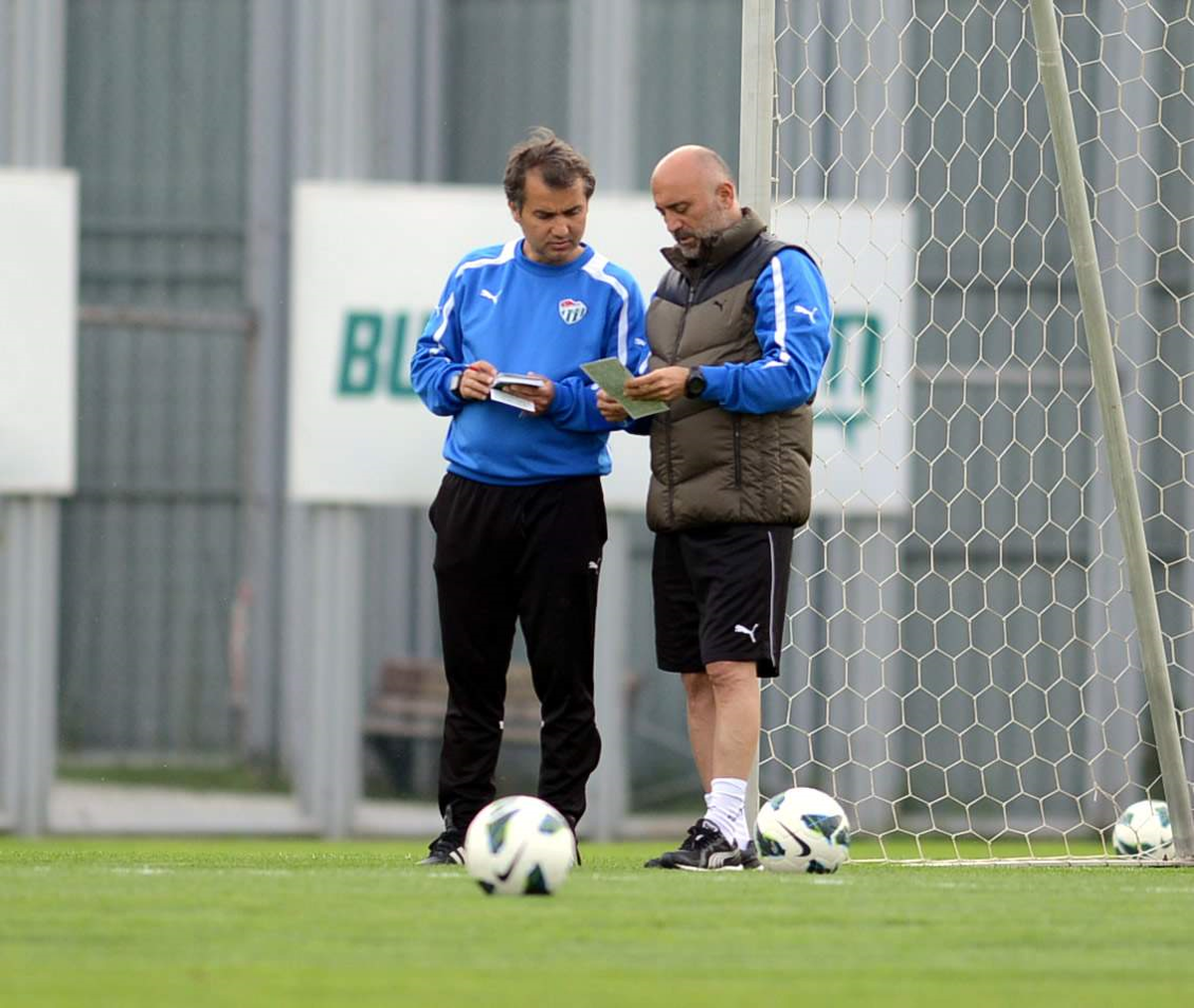Bursaspor Teknik Direktörü Hikmet Karaman Açıklaması