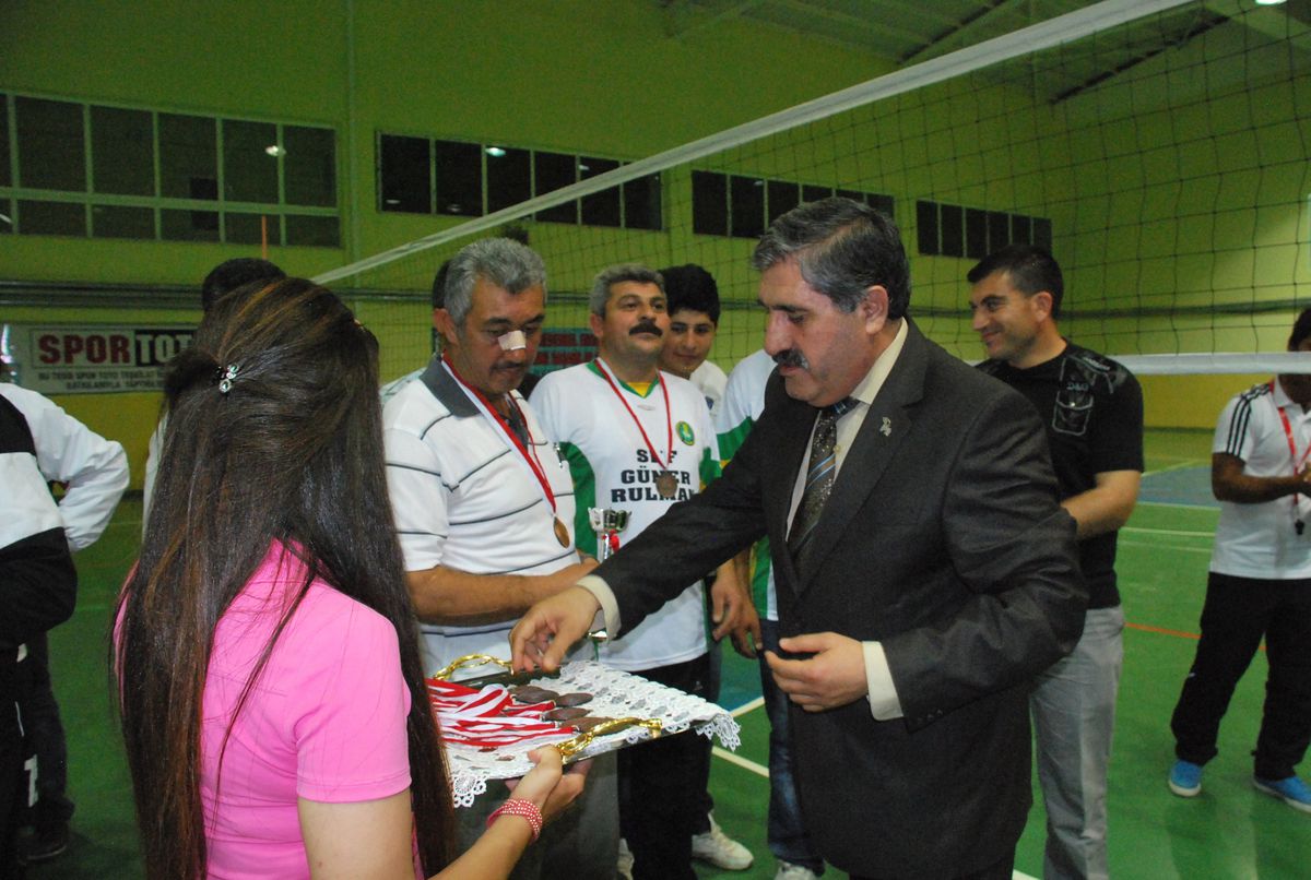 Ceylanpınar\'da Voleybol Coşkusu