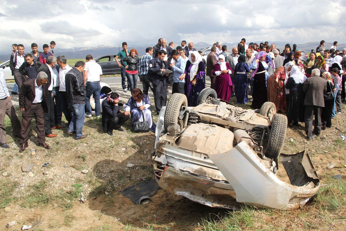 Düğün Konvoyunda Kaza: 5 Yaralı