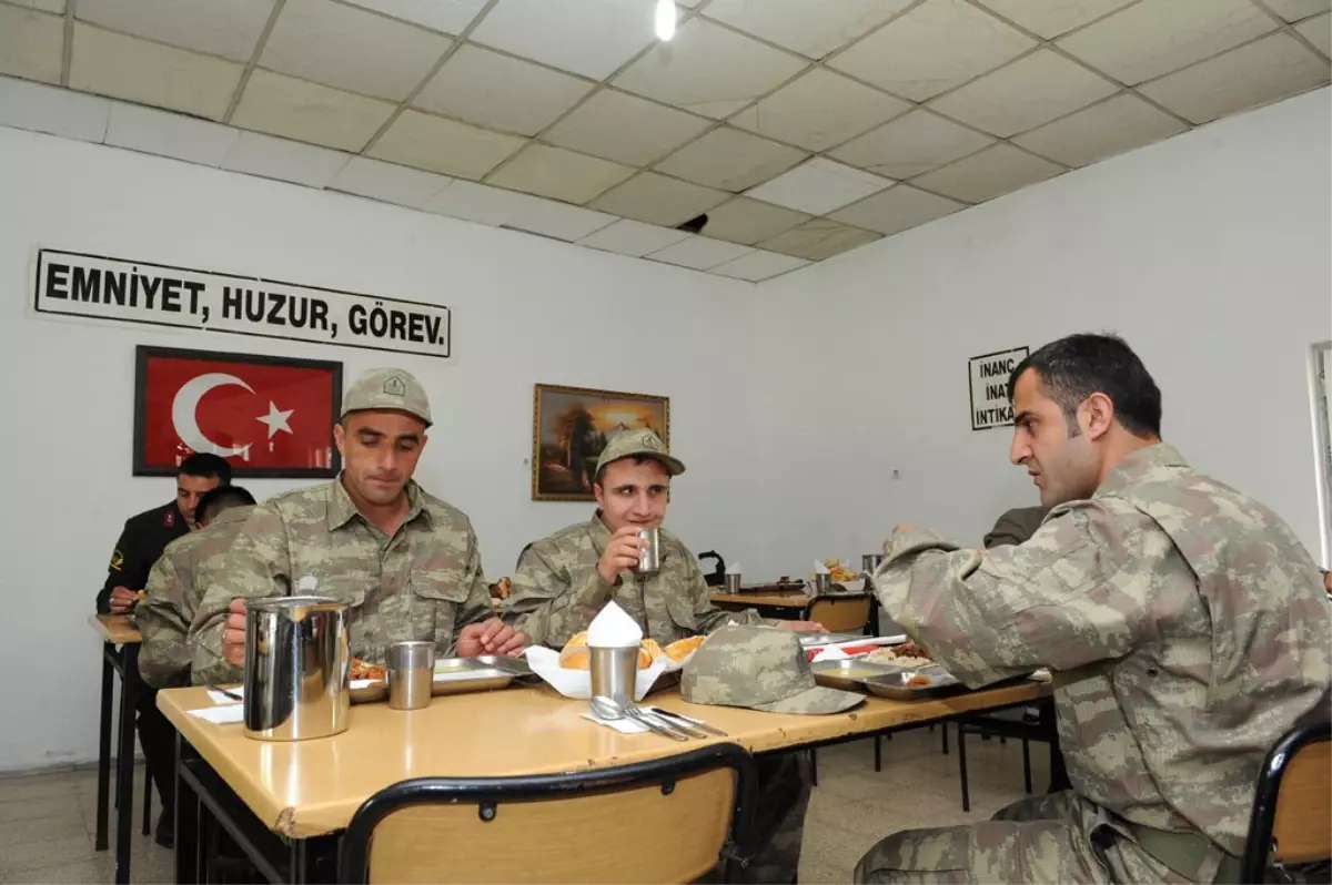 Engelliler Bir Günlük Askerlik Yaptı