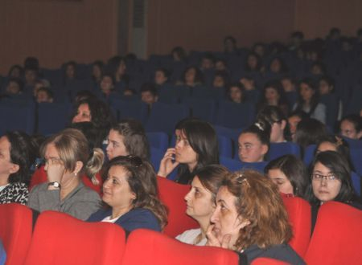 "Entrikalı Dolap Komedyası" Adlı Oyun Bafra\'da Sahnelendi