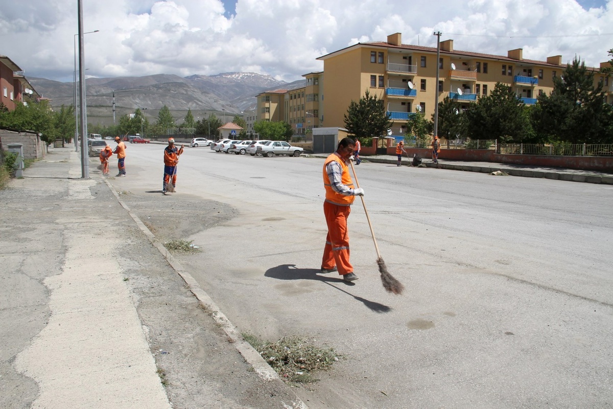 Erzincan Belediyesi\'nden Bahar Temizliği