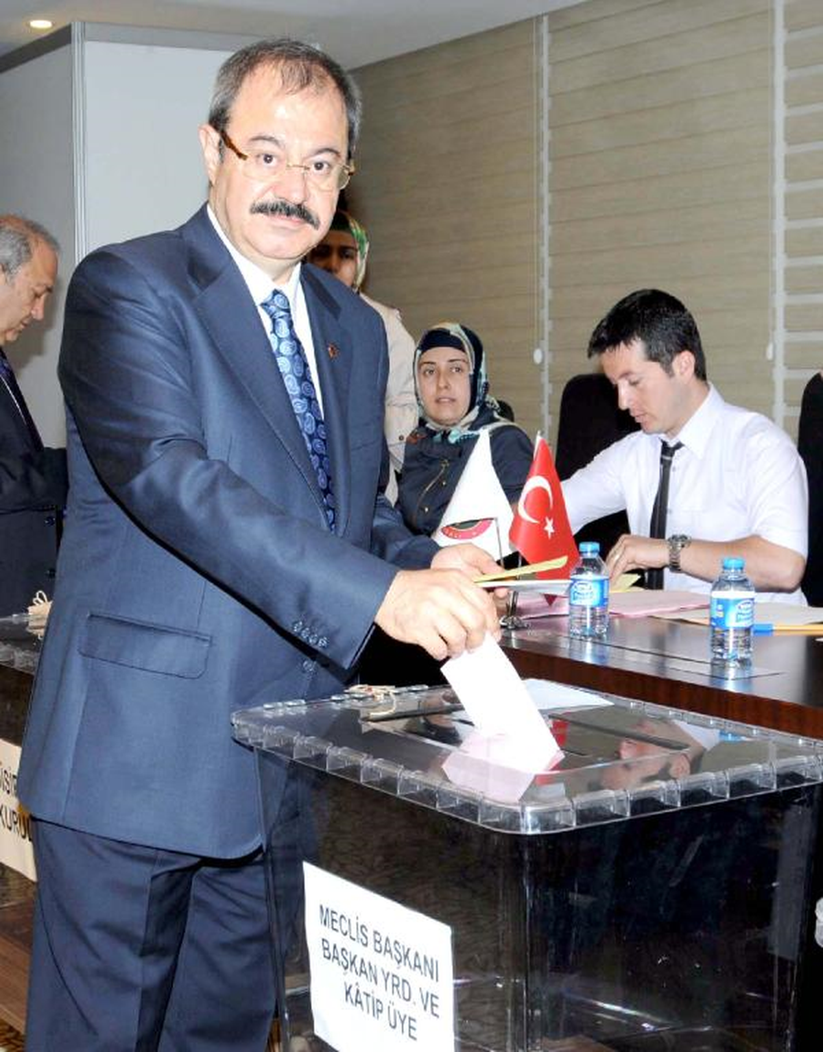 Konukoğlu Yeniden Başkan