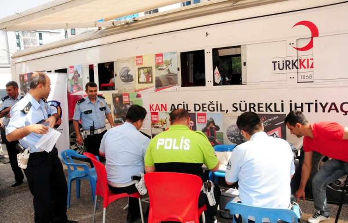 Gaziantep\'te Polisler Kan Bağışladı