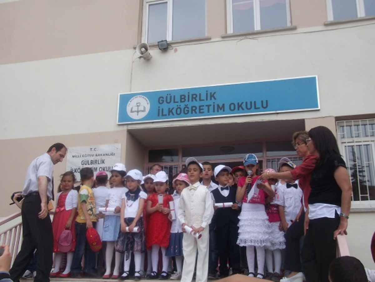 Gülbirlik İlkokulu\'nda Yılsonu Etkinliği