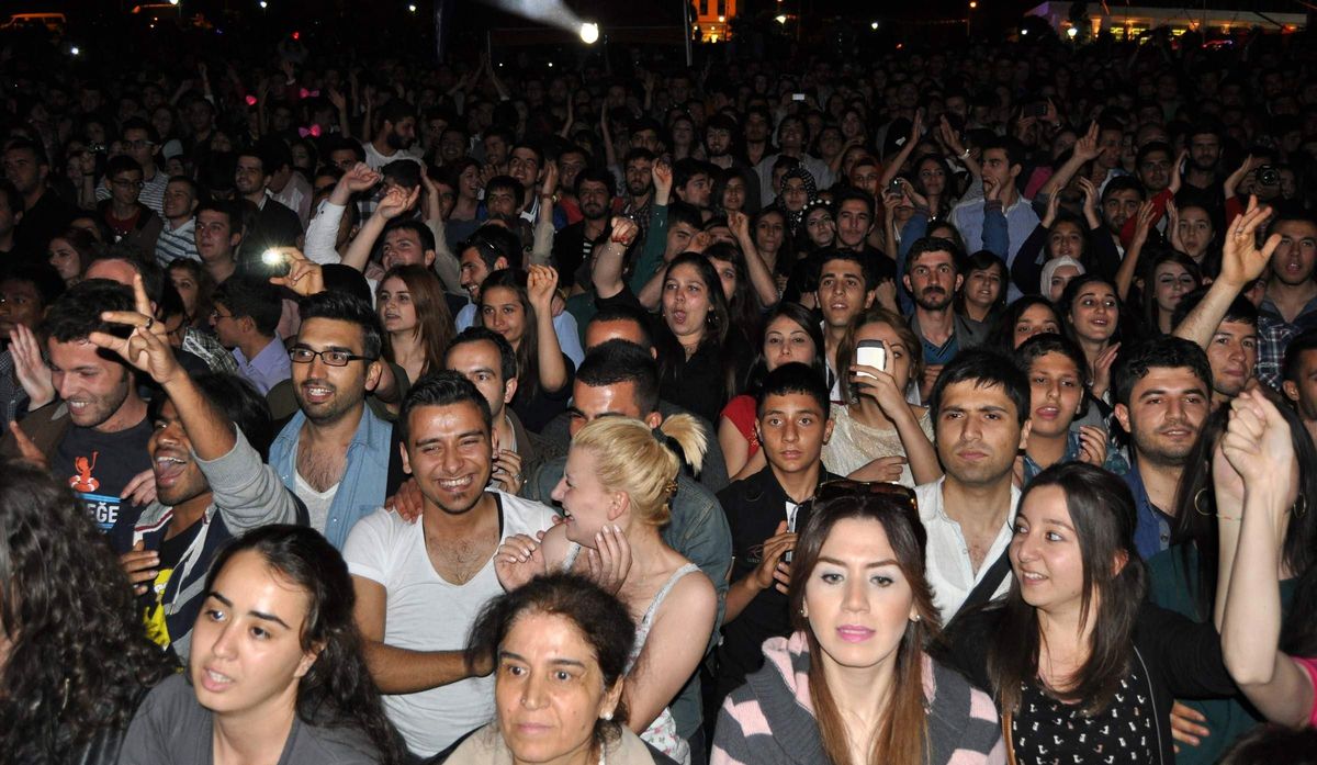 Gülşen Üniversitelileri Coşturdu