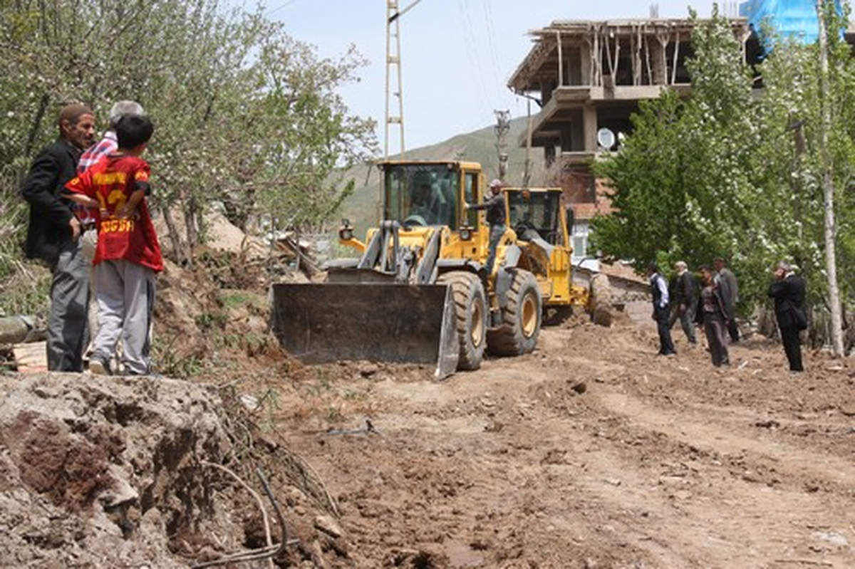 Hakkari Belediyesi\'nden Yol Genişletme Çalışmaları