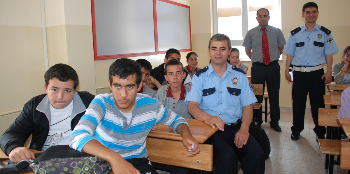 Her Eve Bir Trafik Polisi