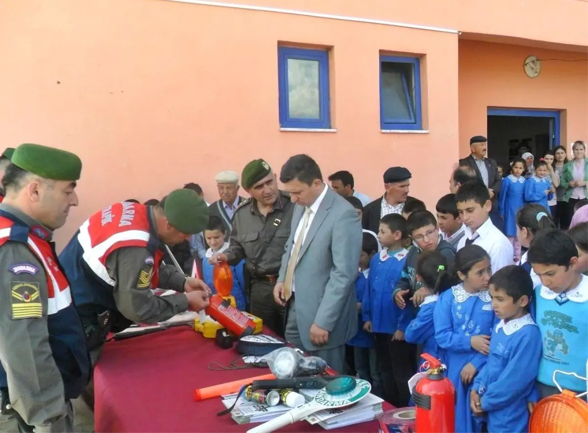 Jandarma Trafik Haftası Kutlamalarını Köylere Taşıdı