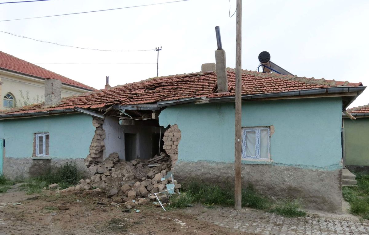 Kamyon Evin Mutfağına Girdi
