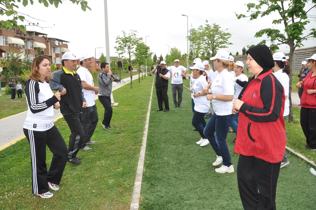 Kartepe\'de Sağlık İçin Hareket Et Yürüyüşü