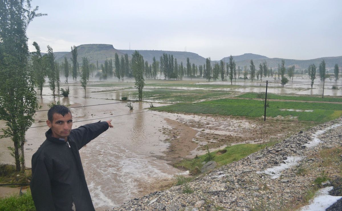 Kula\'da Dolu Zarara Yol Açtı