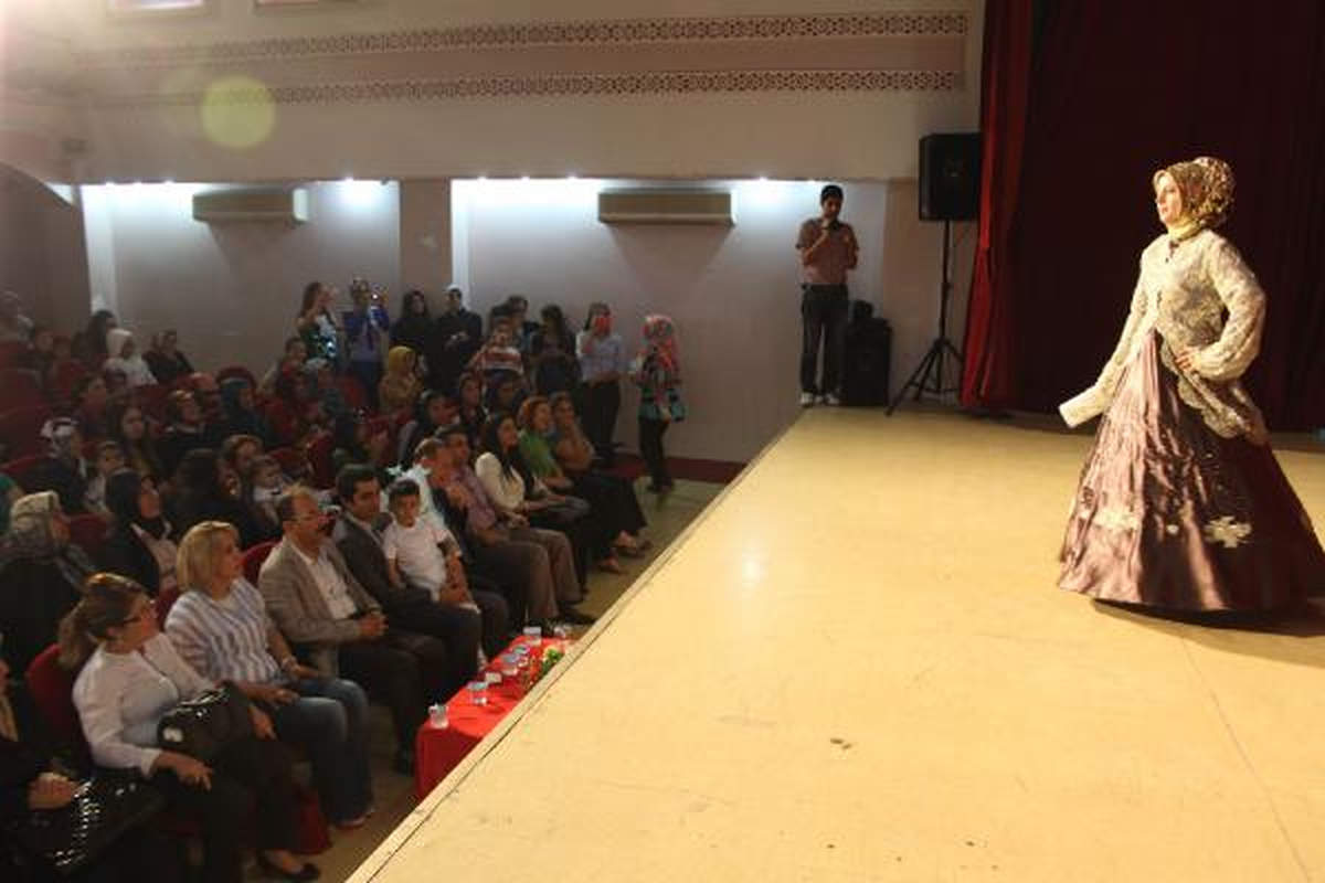 Kursiyerler Hazırladıkları Kıyafetleri Podyumda Tanıttı