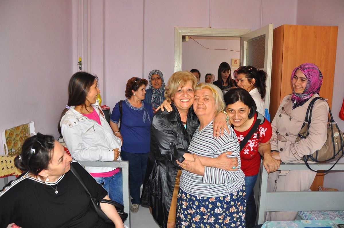 Manisa Belediyesi'nden Huzurevini Şenlendiren Ziyaret